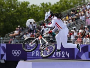 パリ五輪の自転車BMXフリースタイル・パーク女子で中国のトウ雅文が金メダルを獲得した。