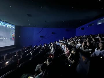 映画を鑑賞するのと同じくらいの料金で、映画館で五輪観戦ができるライブビューイングが中国で話題となっている。