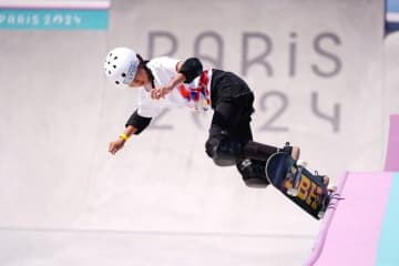 パリ五輪で6日、スケートボード女子パークの予選が行われ、今回の中国代表団としては最年少アスリートとなる11歳の鄭好好が登場した。