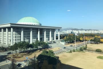 8日、韓国・京郷新聞は「水嶋光一駐韓日本大使と禹元植国会議長との初の面会が、残り1週間を切った段階で突然延期になった」と伝えた。写真は韓国国会。