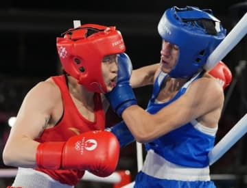 パリ五輪のボクシング女子54キロ級決勝が8日に行われ、中国の常園がトルコのハティジェ・アクバシュを下し、見事金メダルを獲得した。