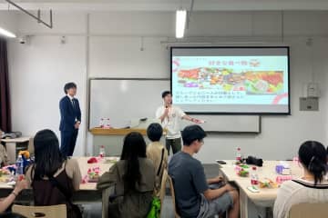  日中文化交流協会の派遣した日本の大学生代表団が6月13日、北京第二外国語学院を訪れ、双方の伝統芸能やゲーム、グルメ体験などを通じて、中国の大学生との友好と交流を深めた。