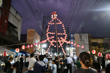 せんまや夜市の会場で行われた燈立