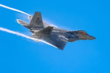 嘉手納飛行場 2024年7月11日撮影  ロッキード・マーティン F-22A ラプター アメリカ空軍