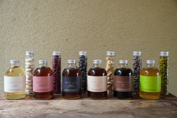 「SHUKA syrup」左から「斗六豆」「瑞穂大納言小豆」「丹波黒豆」「カシューナッツ」「カカオ」「ピスタチオ」