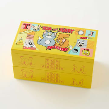 「おせち・二段重『トムとジェリー』」（税込 2万2900円）TOM AND JERRY and all related characters and elements （C）＆TM Turner Entertainment Co．（s24）