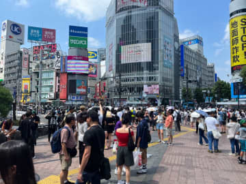 21日、韓国経済TVは「先月の訪日外国人数が329万人に達し、単月として2カ月連続で過去最多を記録した」「国別では、1位を守ってきた韓国が中国に押されて2位に下がった」などと伝えた。写真は東京・渋谷。