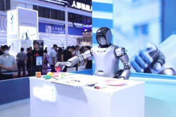 2024世界ロボット大会が21日に北京で開幕し、中国を含む169カ国のロボット企業が600点を超えるイノベーション製品を披露し、さまざまな業界におけるロボットの持続的な応用展開が明らかになった。