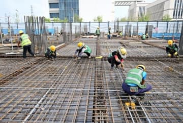 雄安科学イノベーションセンター二期・三期プロジェクトは21日、地下部分の全面的な主体工事の段階に入り、主体工事の基礎部分の工事段階に入った。