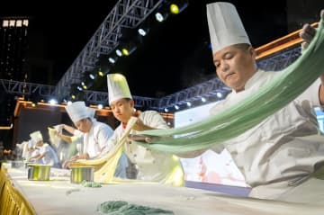 「中国無形文化遺産麺食大会」が23日夜、山西省太原市で開幕した。