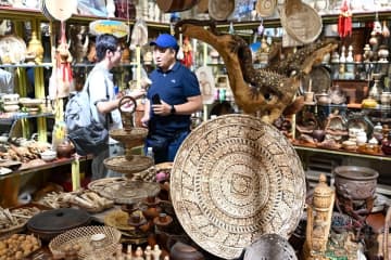 住民の生活圏と一体化したカシュガル古城景勝地には、非常に特徴的な迷宮都市のような街並みと自然の土で出来た建築群がある。