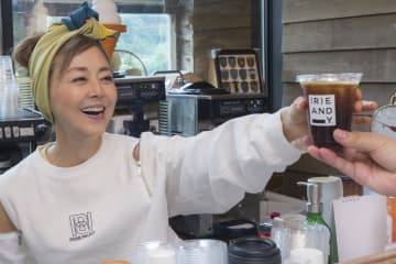 セレクトショップを展開しているカフェでは1日店長を務めることも（撮影：花井知之）