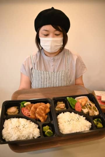 地元の野菜を使った弁当。鈴木亜紀さんが「心も体も満たされる」商品を手作りする