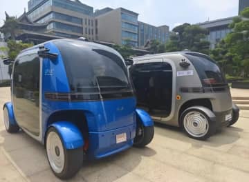 中国国際ビッグデータ産業博覧会の特定のエリアでは、許可証を取得した「Robobus」数台が来場者にシャトルサービスを提供していた。