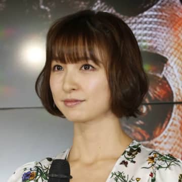 篠田麻里子（Ｃ）日刊ゲンダイ