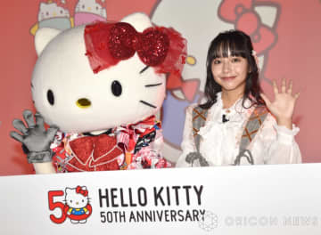 “キティちゃん愛”が爆発した山之内すず（右） （C）ORICON NewS inc.