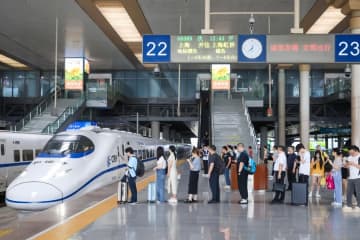 中国のネットユーザーの間で最近話題となっている高速列車の電力消費量について、あるメディアが中国鉄道科学研究院集団・機車車両研究所のサブチーフエンジニアを取材した。