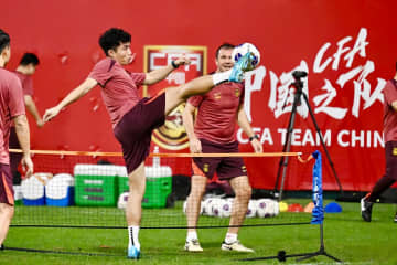 サッカー中国代表が5日に行われたW杯アジア最終予選の初戦で日本に0-7という歴史的大敗を喫したことを受け、元中国代表FWの高峰氏は「9月5日をサッカー中国代表の恥辱の日とすべきだ」と語った。