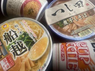 それぞれ別の魅力がある4商品を禁断の“焼きそば化”