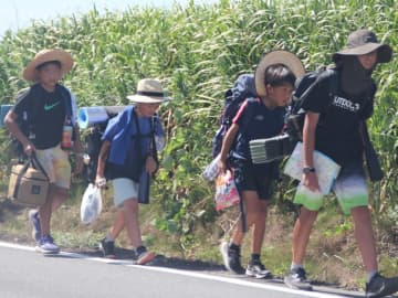 スタートからゴールまでの全行程を徒歩で移動します