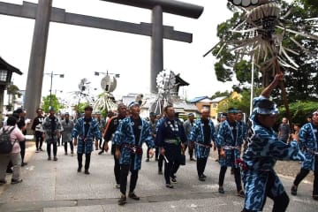 とび職たちによる纏行列=鹿嶋市宮中