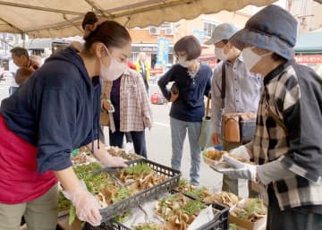 旬の食材などが人気を集めた「どでびっくり市ｉｎ花巻」