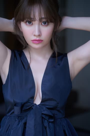 10月に約10年ぶりの写真集を発売する小嶋陽菜