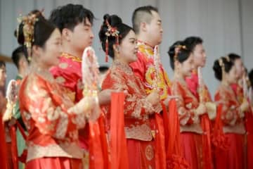 中国各地でカップル約5100組、計1万2000人以上が参加する合同結婚式が開催された。