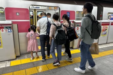 日本の電車内で撮影された映像が、中国のSNS上で物議を醸している。