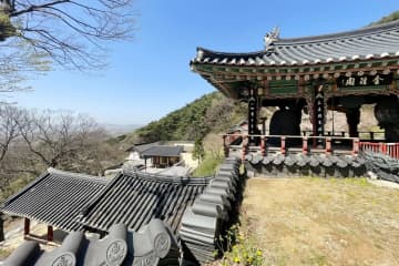 24日、韓国・毎日経済は「対馬から盗まれ韓国に持ち込まれた仏像『観世音菩薩坐像』をめぐり、韓国の浮石寺が日本への返還に反対しないという考えを日本側に伝えたことが分かった」と報じた。写真は浮石寺。