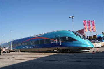 中国初の水素エネルギースマート都市間高速列車「CINOVA H2」が、ドイツ・ベルリンの鉄道技術見本市「イノトランス2024」で正式に発表されたことが分かった。