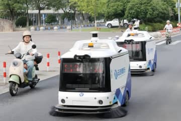 浙江省湖州市徳清県で25日、自動運転清掃車9台の運用がスタートした。