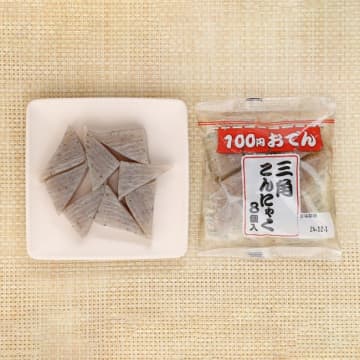 「100円おでん　三角こんにゃく　8個」（税込108円）　※消費税は8％計算