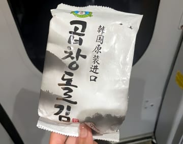 30日、韓国・ソウル新聞は「独島が描かれた朝鮮半島地図のパッケージで知られるのりメーカーが、独島の日に特別エディションを発売する」と伝えた。写真は成京食品の商品。