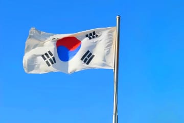 7日、韓国経済TVは「グローバル競争が激化している半導体、二次電池、ディスプレー産業で、他国は自国企業に膨大な補助金を出しているが、韓国にはなく、国家的支援が急がれる」と報じた。写真は韓国国旗。