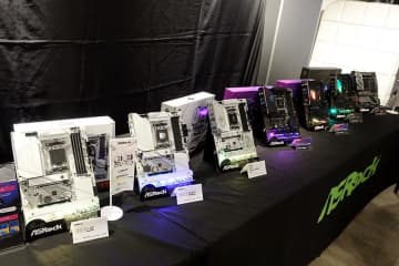 ASRock X870E/X870マザーボードの展示