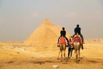 エジプトの大ピラミッドに観光シーズン到来