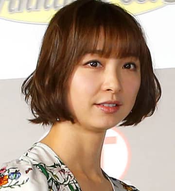 篠田麻里子（Ｃ）日刊ゲンダイ