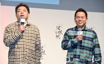 千鳥ライブの代役が松本人志と知らなかったと明かしたユースケ（左）（C）ORICON NewS inc.