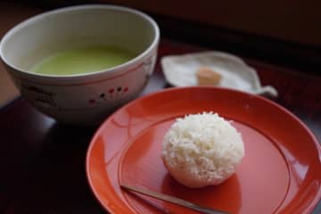 「百合根きんとんと抹茶（干菓子付）」（1人前・1,650円）