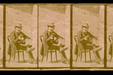 フォノスコープの録画に映ったラヴァンシー・クラーク。手にするのは、視覚障がい者が従事する同氏の作業所で作られたブラシだ（1893年） (Präsens-Film)