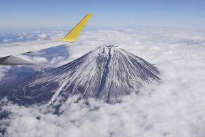 遊覧フライトの乗客が楽しんだ富士山周辺の景色