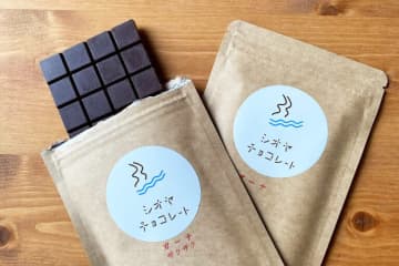 生のカカオ豆をかじるところからはじまる、店主のチョコレート作り