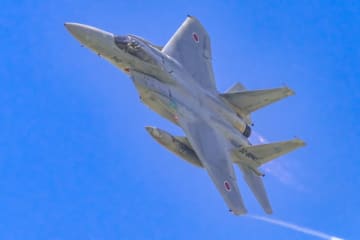 静浜基地航空祭 2022」で展示飛行する飛行開発実験団所属のF-15戦闘機  suu451さん 2022年5月22日撮影 32-8942 三菱 F-15J改 イーグル 航空自衛隊