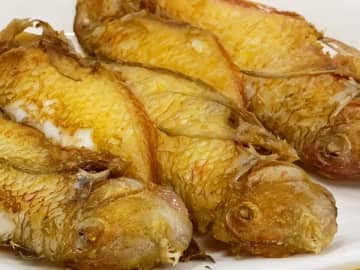 中国メディアの瀟湘晨報はこのほど、伝統的な四川料理「香煎魚」の調理法がX（旧ツイッター）の日本人ユーザーの間でバズっていると報じた。
