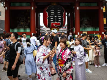 今年のゴールデンウィーク期間、日本は記録的な数の外国人観光客を迎えました。